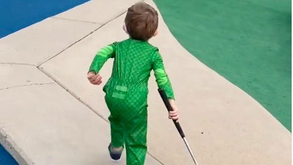 This incredible young golfer is the KING of mini-golf!